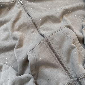 Sudadera con capucha personalizada para hombre con cremallera, de felpa francesa 100% algodón, con gráfico de pedrería, bordado de alto gramaje y serigrafía, ideal para invierno. - Product Image 6