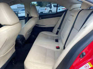 2016 Lexus IS 200t 4dr Sedan Sièges en cuir Caméra arrière Toit ouvrant Navigation Direction gauche d'occasion Prix de gros - Product Image 5