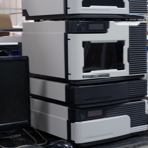 Système HPLC à gradient binaire analytique avec détecteur UV et échantillonneur automatique - Product Image 3