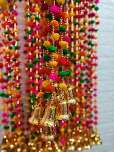 Guirlande à pompons multicolores, décoration de mariage indien, décoration de festival et de fête, décoration de Ganpati, toile de fond de scène - Product Image 3