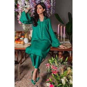 Robe en satin vert printemps - Product Image 2