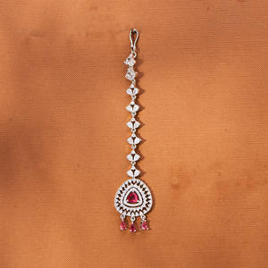 Bijoux fantaisie en gros Plaqué rhodium Imitation de diamant américain Maang Tikka avec un look classique - Product Image 6