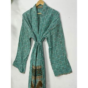 Robe en soie recyclée pour hommes, kimono luxueux vintage XL, élégance classique avec satin durable - Product Image 6