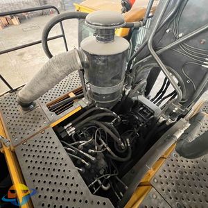 Excavatrice sur chenilles VOLVO EC480 90% neuve, solide et durable pour les travaux lourds avec moteur Cummins, poids opérationnel de 6 tonnes, vendue d'occasion - Product Image 4