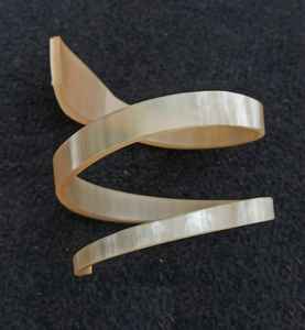 Bracelets en corne d'accessoires de bijoux faits à la main pour femmes de conception unique pour une occasion spéciale - Product Image 1