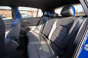 Volkswagen Golf R Edición 20 Aniversario 2023, Gasolina, Bajo Kilometraje - Product Image 5