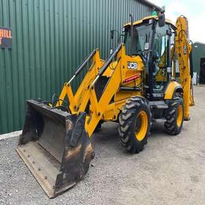 Tracteur à roues JCB 3CX 4CX 4x4 d'occasion avec moteur central, chargeuse-pelleteuse de 20 tonnes avec boîte de vitesses et autres composants comme la pompe - Product Image 1