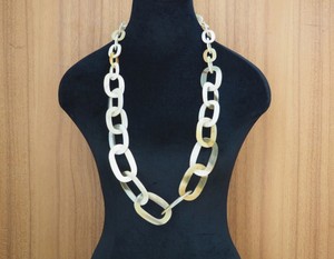 Collier en corne naturelle Bijoux en corne de buffle pour femmes Mode Meilleure vente Collier en corne de buffle Ambre Couleur miel - Product Image 1