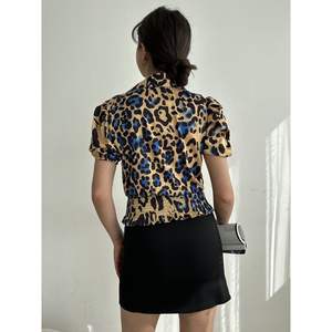 Camisas Plisadas con Estampado de Leopardo y Cinturón para Mujer, Marca Topshow, Blusas y Tops Ouzu al por Mayor - Product Image 1