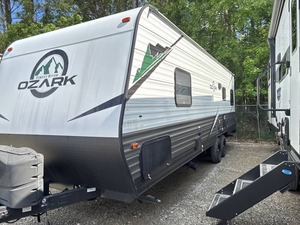 Caravane de camping Ozark 2500TH F-o-r-e-s-t R-i-v-e-r d'occasion 2022 à vendre pour le camping et les voyages - Product Image 3