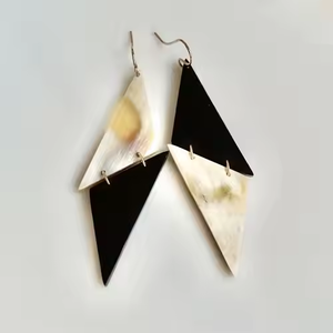 Pendiente rizado de cuerno de búfalo Pendiente de mujer Joyería de cuerno de Crescent Crafts - Product Image 6