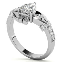 Bague de fiançailles SHREYA DIAM en moissanite taille cœur, argent 925 plaqué rhodium, sertissage à griffes, accents pavés, tendance et romantique pour femme