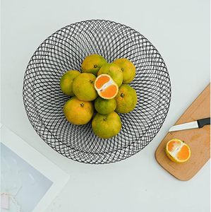Cesta de frutas de metal de forma ovalada con diseño de alambre elegante que mejora la decoración de la cocina mientras mantiene las frutas fácilmente accesibles - Product Image 3