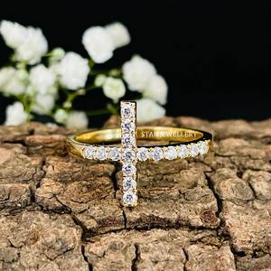 Anillo de Cruz Cristiana de Oro Sólido de 14K con Diamantes Naturales, Regalo Religioso para Mujer - Product Image 2