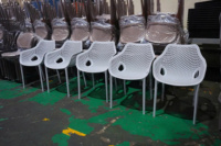 Chaise en plastique moulé en forme de bateau, haut de gamme, écologique, portable, étanche, moderne, empilable, durable, pour salon, maison, bureau