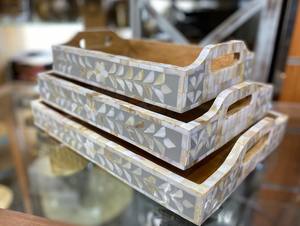 Elegante juego de bandejas redondas de madera con incrustaciones a mano Diseño de concha Durable Uso multiusos Cocina moderna Sala de estar Regalo MOQ 20 piezas - Product Image 3