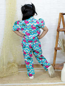 Trendy Girls' Flamingo Print Casual Coord Set Top de manga corta con botones y mangas abullonadas y pantalones a juego - Product Image 2