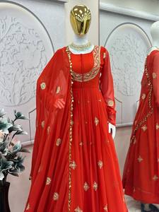 Vestido Largo Anarkali Rojo de Georgette de Primera Calidad Unity Luxure con Dupatta Bordada, Conjunto de Lujo para Fiestas y Bodas, Manga Larga - Product Image 2