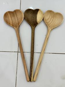Cuillère de cuisine en bois d'acacia et bambou écologique Cuillère en bois en forme de cœur - Product Image 6