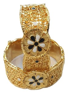 Dubai 24KT Plaqué Or Femmes Stylish Bangles Set 2PCS Two Tone Design Screw Type Dubai Plaque ou 24 carats Conception bicolore - Product Image 6