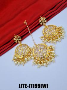 Boucles d'oreilles en alliage de luxe avec ensemble Tikka assorti pour femmes fête de mariage bijoux ethniques traditionnels en gros - Product Image 5