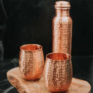 Gobelet en cuivre martelé super lourd fabriqué à la main, finition facile d'entretien, qualité parfaite pour une utilisation ayurvédique et cocktail - Product Image 1