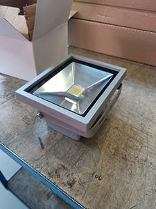 Reflector Duradero y Ligero de Fabricación Italiana para Jardines, Espacios Comerciales, Entornos Exteriores Húmedos, Resistente a la Intemperie, Regulable, LED de 20W - Product Image 5