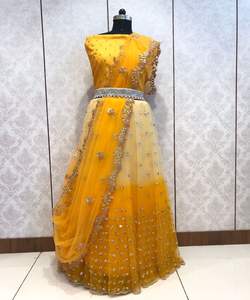 À la mode Blooming Net Broderie Séquence Travail Lehenga Choli avec Dupatta Vente en gros Fabrication Meilleur Prix Vêtements Ethniques Vêtement - Product Image 1