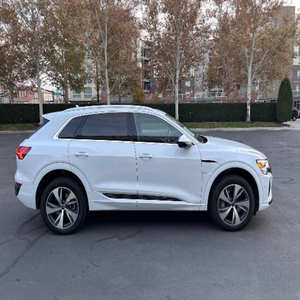 Audi Q8 e-tron 2024 d'occasion en parfait état - Product Image 3