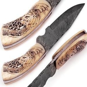 Couteau de chasse et de camping personnalisé, fait main, en acier Damas, lame fixe forgée, avec manche en os de chameau et étui, magnifique, fabrication OEM prise en charge - Product Image 1