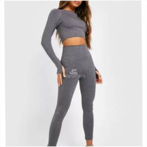 Style unique de haute qualité, ensemble de vêtements de sport entièrement personnalisables pour femmes, vêtements de sport à séchage rapide, ensemble de gym pour dames avec service OEM - Product Image 3