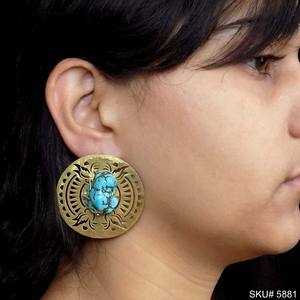 Magnifiques boucles d'oreilles pendantes turquoise, plaquées or 18 carats, en laiton, style vintage, sertissage clos, parfaites pour les fiançailles féminines - Product Image 1