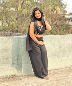 Ropa nupcial de tendencia Banarasi Saree: Haga que su día especial sea aún más memorable con nuestro exquisito Sari Banarasi. - Product Image 4