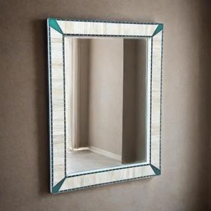 Miroir mural en verre avec cadre en os coloré fantaisie - Fabriqué à la main, respectueux de l'environnement, à prix raisonnable - Product Image 4