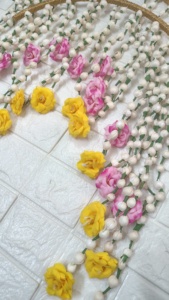 Demi-lune suspendus décoration murale mariage Haldi Mehndi scène toile de fond plafond lustre décoratif Rose Floral cordes pièce maîtresse - Product Image 3