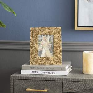 Cadre photo en métal de luxe pour la décoration moderne du salon avec des lignes élégantes et un charme visuel raffiné - Product Image 1