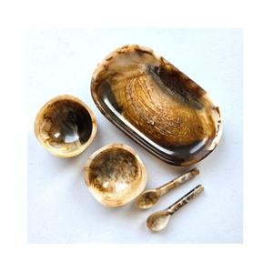 Bol décoratif en résine de luxe fait à la main avec un design artistique élégant et brillant poli pour les cadeaux de fête et la table. - Product Image 5