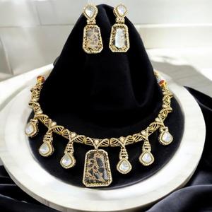 Designer Finish Premium Marvel Doublet Polki Moissanite Choker Set avec boucles d'oreilles Silver Foil Hasli Jewelry for Festive Wear - Product Image 2