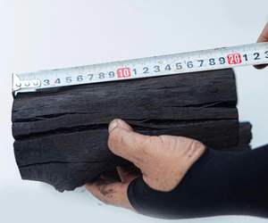 Charbon de bois dur noir de qualité supérieure pour restaurant, carton de 10 kg, 100 % naturel, charbon de bois noir naturel pour barbecue - Product Image 3