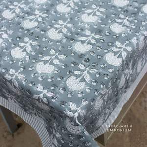 Couverture de table imprimée Hand Block avec des motifs culturels Nappe en toile de coton à fleurs indiennes 6 places et 8 places - Product Image 1