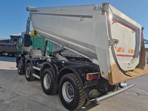 Camion Tracteur Iveco Trakker d'occasion 6x4 avec benne basculante robuste pour le transport de chantier - Product Image 5