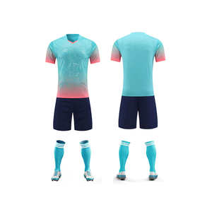 เสื้อฟุตบอลพิมพ์ซับลิเมชันสีเขียวของเคลลี่สีขาว - Product Image 1