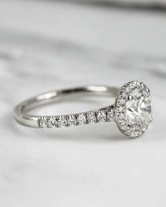 Anillo de compromiso de moissanita de corte redondo de 8mm | Anillo de oro y plata con banda Halo Pave | Joyería fina de aniversario de Boda nupcial OEM - Product Image 3