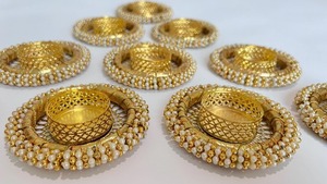 เชิงเทียนตกแต่งแบบดั้งเดิมของชาวอินเดียสีทองที่ใส่แสงไฟชาสินค้าสำหรับเทศกาลดิวาลี fvaor แบบดั้งเดิมของตกแต่งแบบอินเดีย Diya สีทอง - Product Image 4