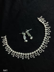 ENSEMBLE DE COLLIERS DE STYLE CLASSIQUE ET BOUCLES D'OREILLES DE HAUTE QUALITÉ ENSEMBLE DE BIJOUX PLAQUÉ ARGENT BIJOUX POUR FEMMES ET FILLES - Product Image 3