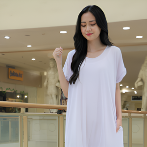 ชุดเดรสยาวคลุมเข่าของผู้หญิงผ้าโพลีเอสเตอร์สวมใส่สบายแขนสั้นแบบลำลองมีลาย Kanye ที่นุ่มนวลดีไซน์สีพื้น - Product Image 4