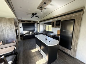 EXCELENTE, IMPECABLE, Nuevo/Usado 2021 Forest River Arctic Wolf 3550S-U-I-T-E - Product Image 3