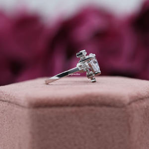 Anillo de compromiso de ajuste de racimo redondo de diamante cultivado en laboratorio con corte de corazón, anillo de compromiso de platino lujoso para mujer - Product Image 3