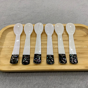 Cuillère luxueuse en nacre blanche Cuillère à caviar Cuillère de service Mélange de coquille d'ormeau Parfait pour servir le caviar - Product Image 1