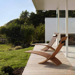 Chaise longue en teck massif à lattes courbées avec un design ergonomique en forme de vague pour les hôtels, les villas, les cours et les piscines - Product Image 2